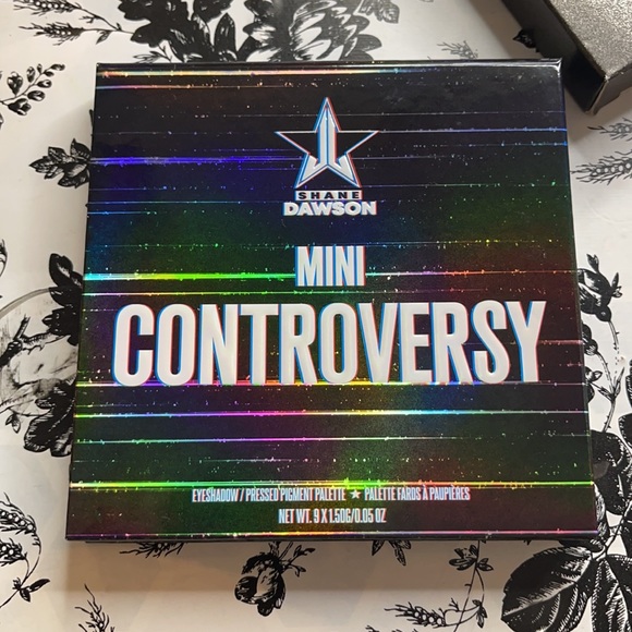 Mini Controversy Palette - Picture 2 of 4